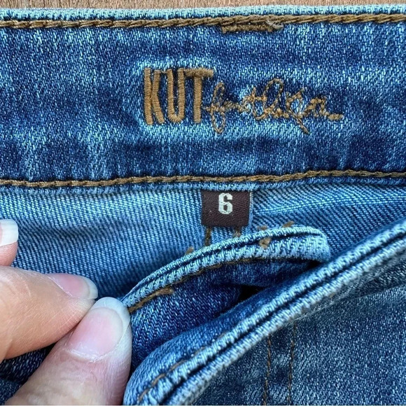 Kut from the Kloth women's size 6 distressed jeans - Picture 3 of 4